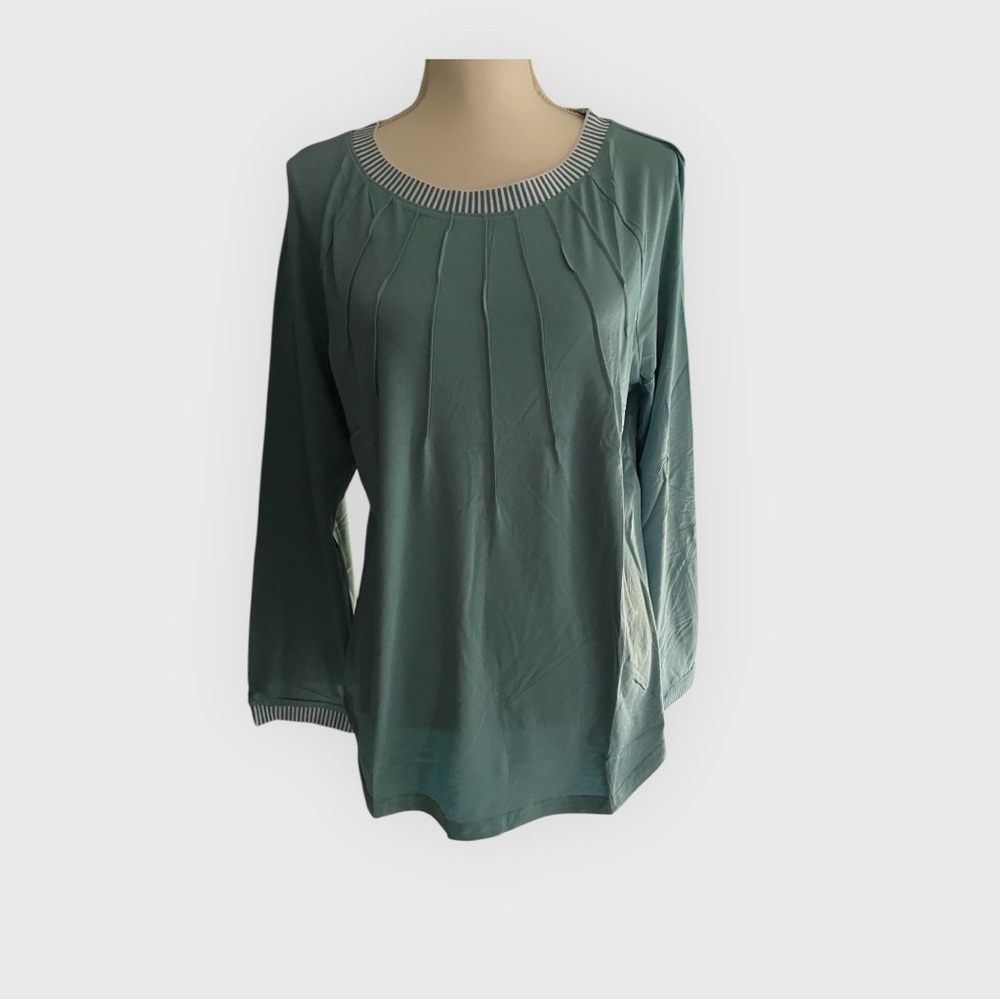 NWT Women MEROKEETY lightweight Green Long Sleeve Pleated Round Neck Elegant Top